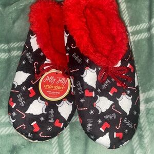 Snoozies Holly Jolly Slippers - Red and Black